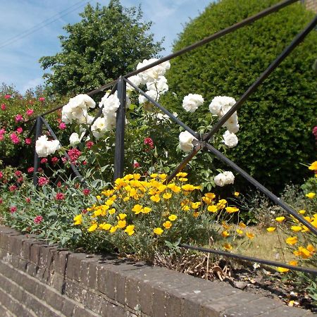 The Beaumont Bed & Breakfast Sittingbourne Exterior photo