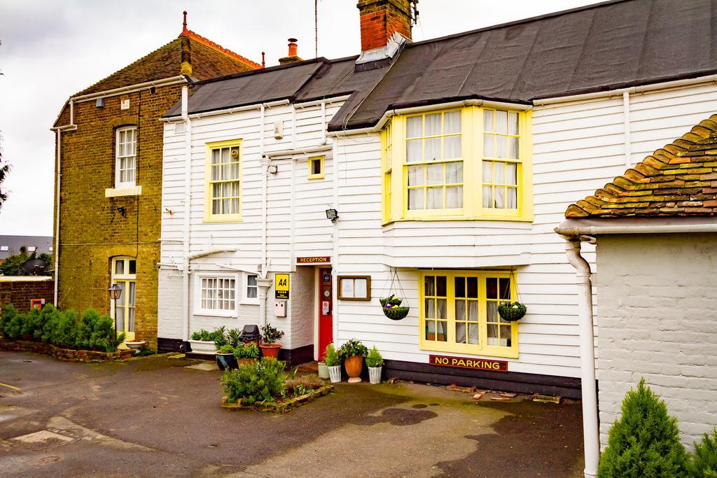The Beaumont Bed & Breakfast Sittingbourne Exterior photo